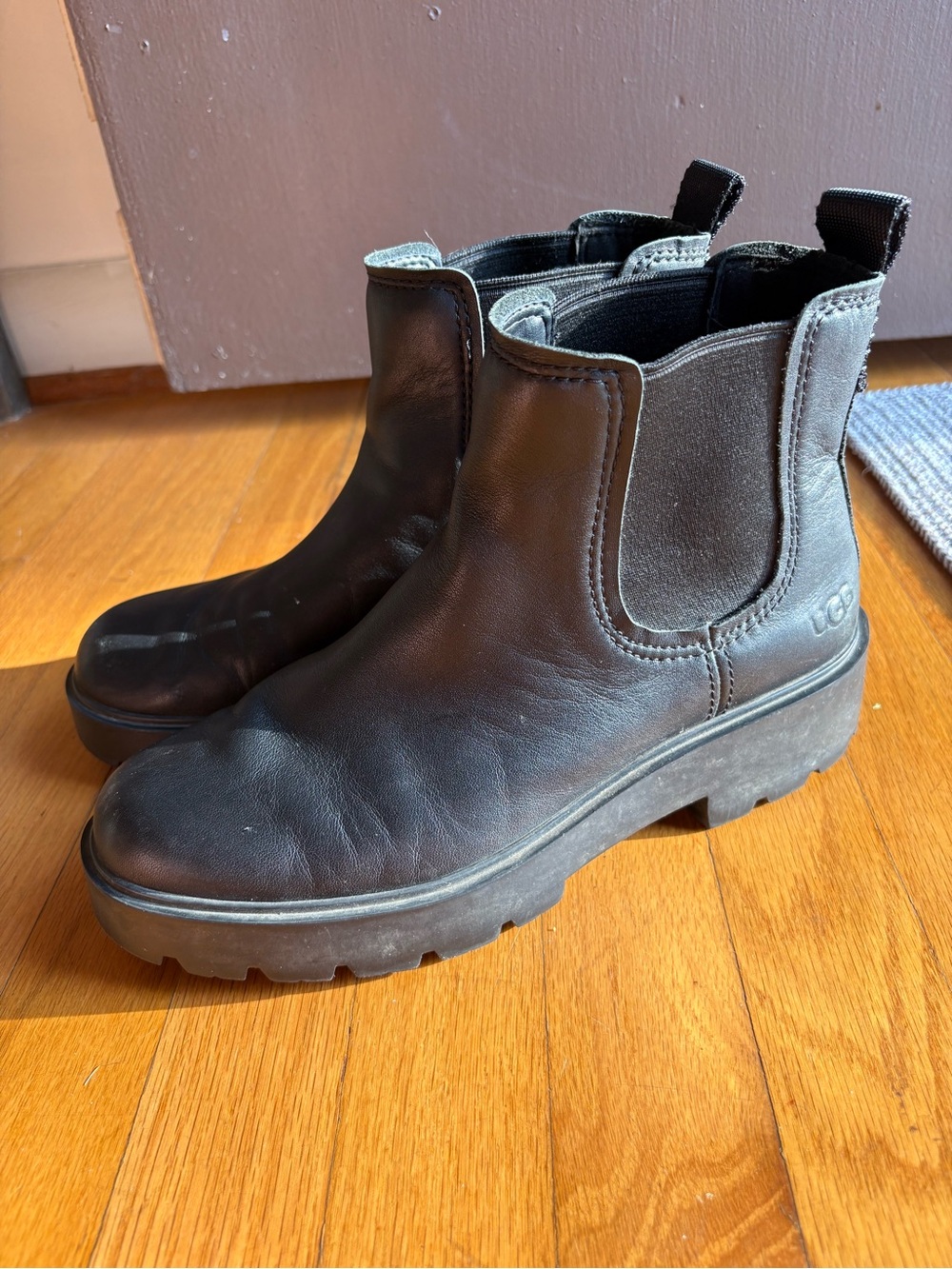 UGG Black Leather Chelsea Boots, Size 9 - Picture 3 of 6